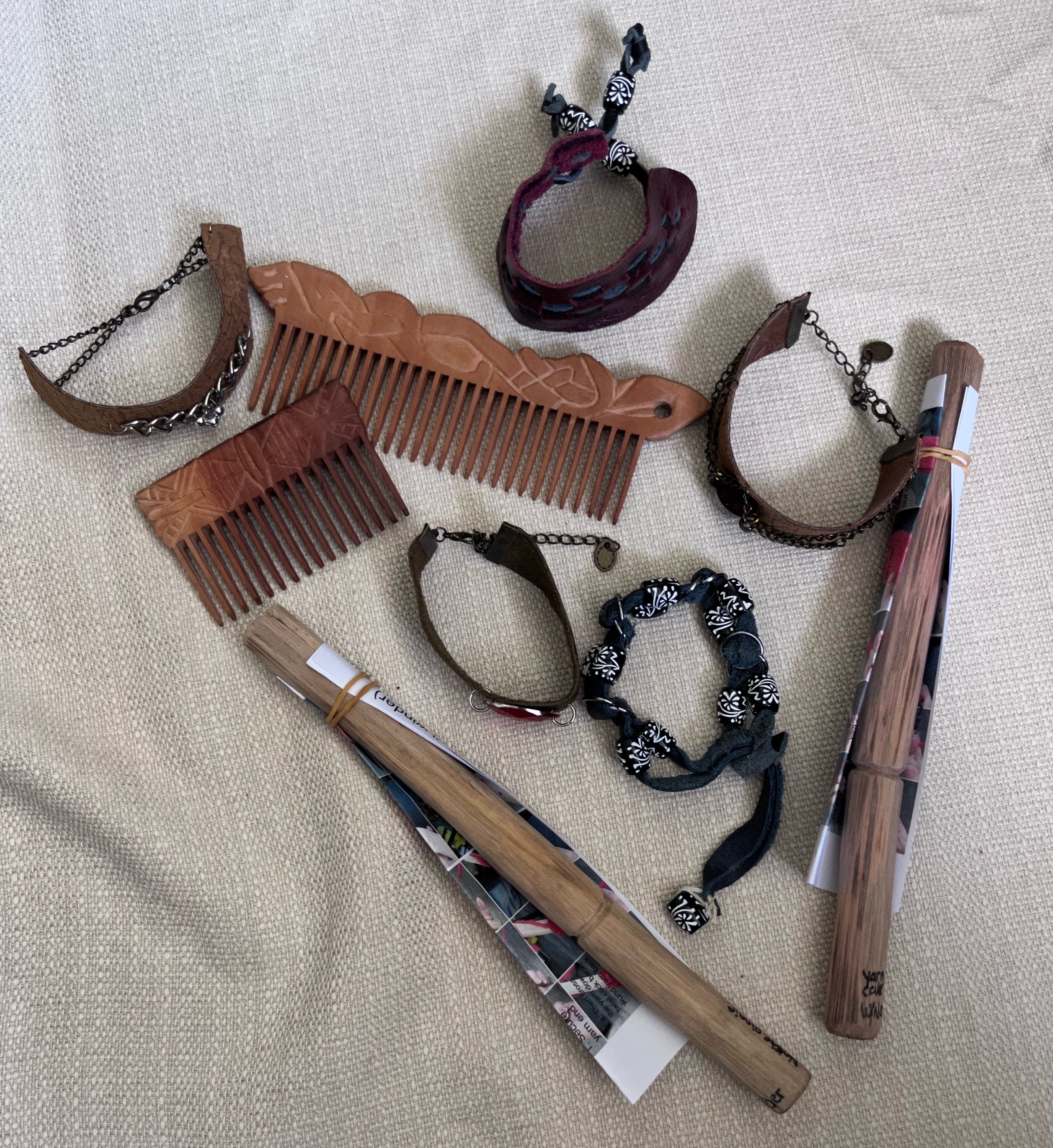 Solvi's market goods CF 2023 - cuffs, combs and yarn winders